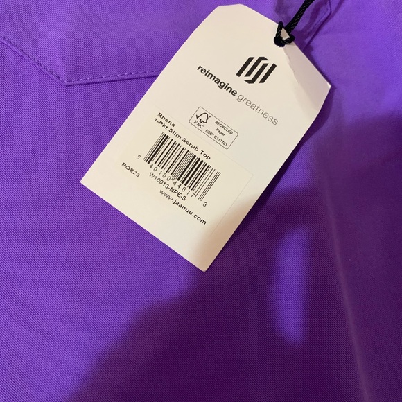 Jannuu Violet scrub top - Picture 3 of 5